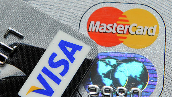 Visa и Mastercard заблокировали карты российского банка
